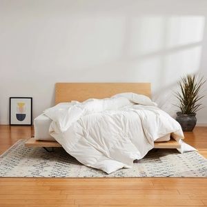 NEW White King-Sized Brooklinen Down Alternative Comforter (All-Season) – NWT